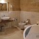 badkamer in een grotwoning italie
